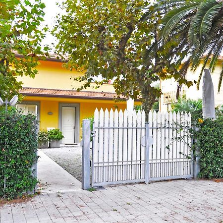 Holiday Apartments Fiumetto Marina di Pietrasanta Kültér fotó