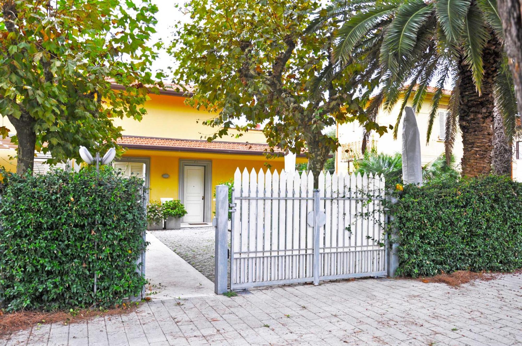 Holiday Apartments Fiumetto Marina di Pietrasanta Kültér fotó