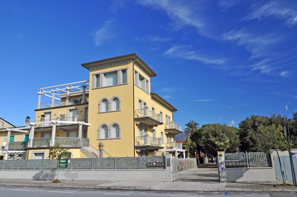 Holiday Apartments Fiumetto Marina di Pietrasanta Szoba fotó